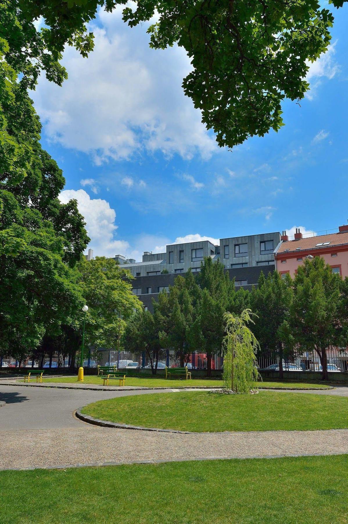 Ambiente Serviced Apartments - Dunajska Pozsony Kültér fotó